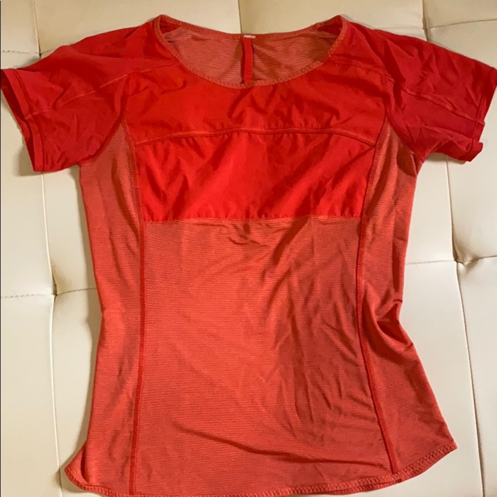 Lululemon size 4 short sleeve shirt